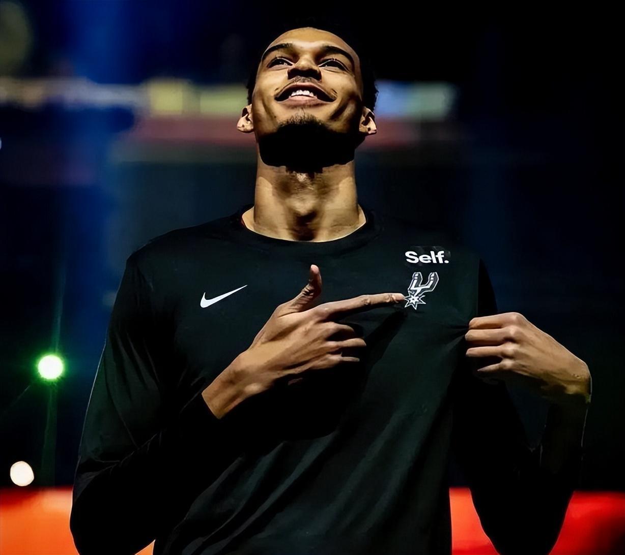 华体会部门-32分12板8助2断4帽！文班亚马复制姚明神迹，战神卡要小心了